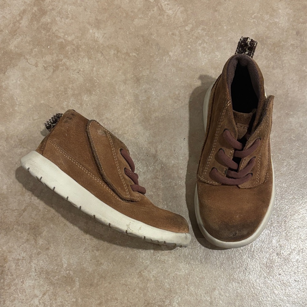 UGG Kids Canoe Suede Chestnut Slip on Sneaker